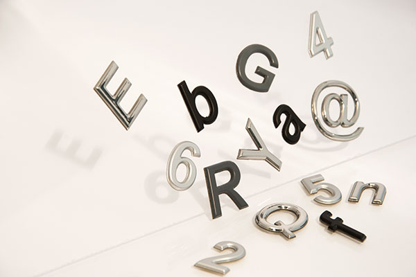 chrom-Kennzeichnungen-3D-Buchstaben